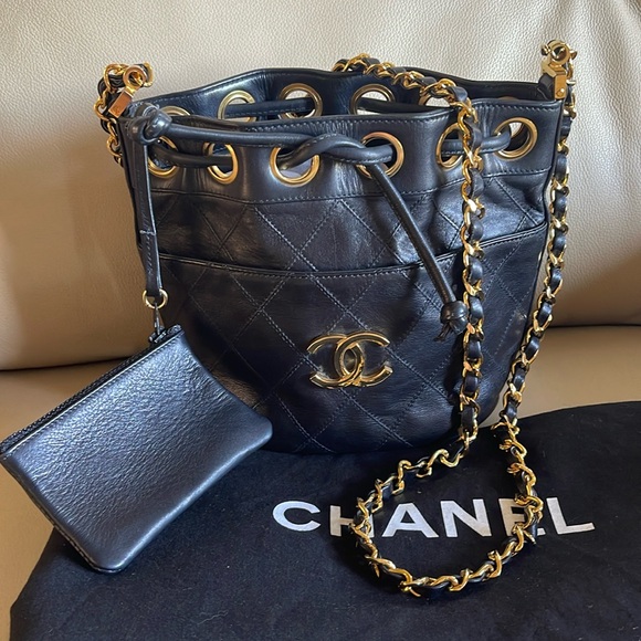 LIKE NEW CHANEL RARE MINI DIAMOND STITCH LEATHER DRAWSTRING CROSSBODY 24K GHW - Picture 10 of 17